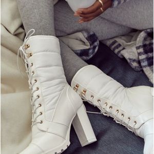 ***NWT*** Vianela Block heeled white water resistant boots, size 6